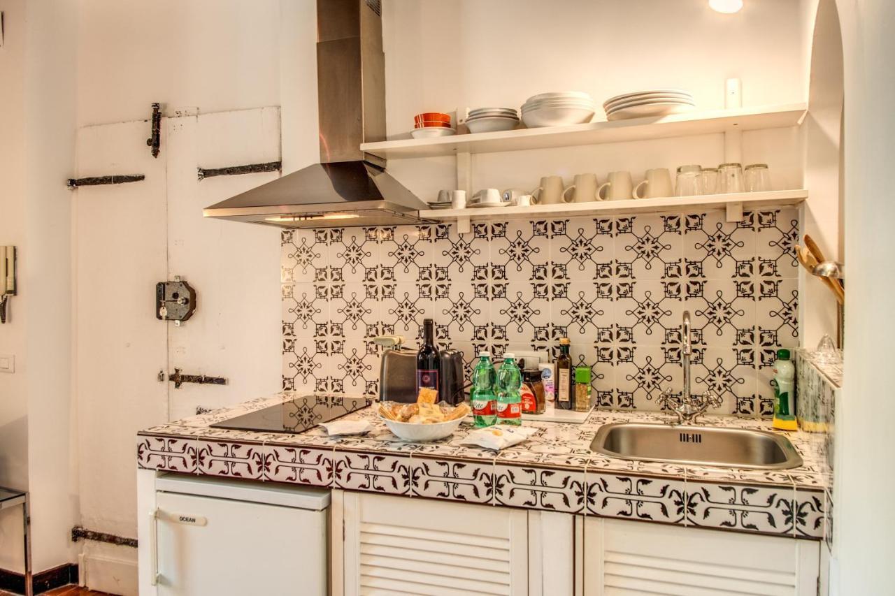 Lovely Flat In The Heart Of Trastevere ローマ エクステリア 写真