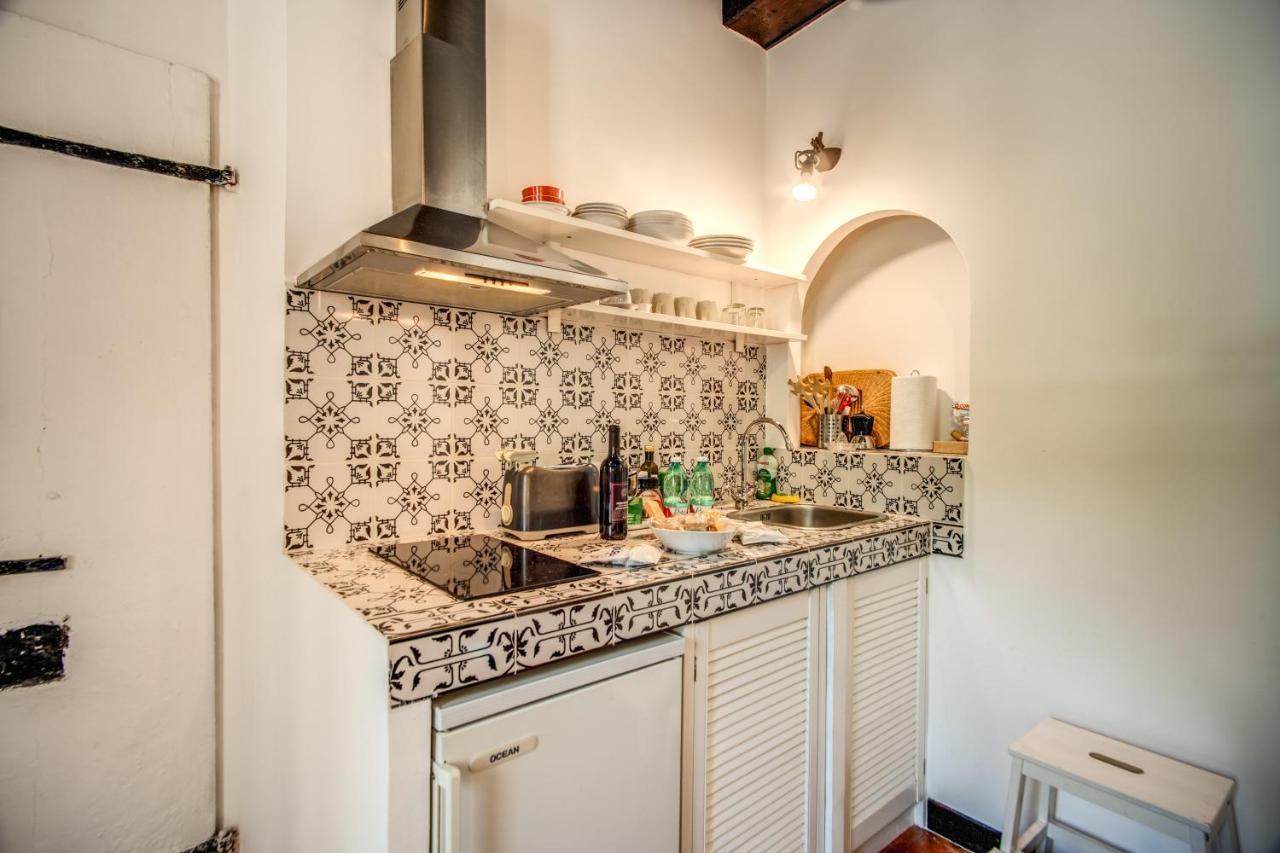 Lovely Flat In The Heart Of Trastevere ローマ エクステリア 写真