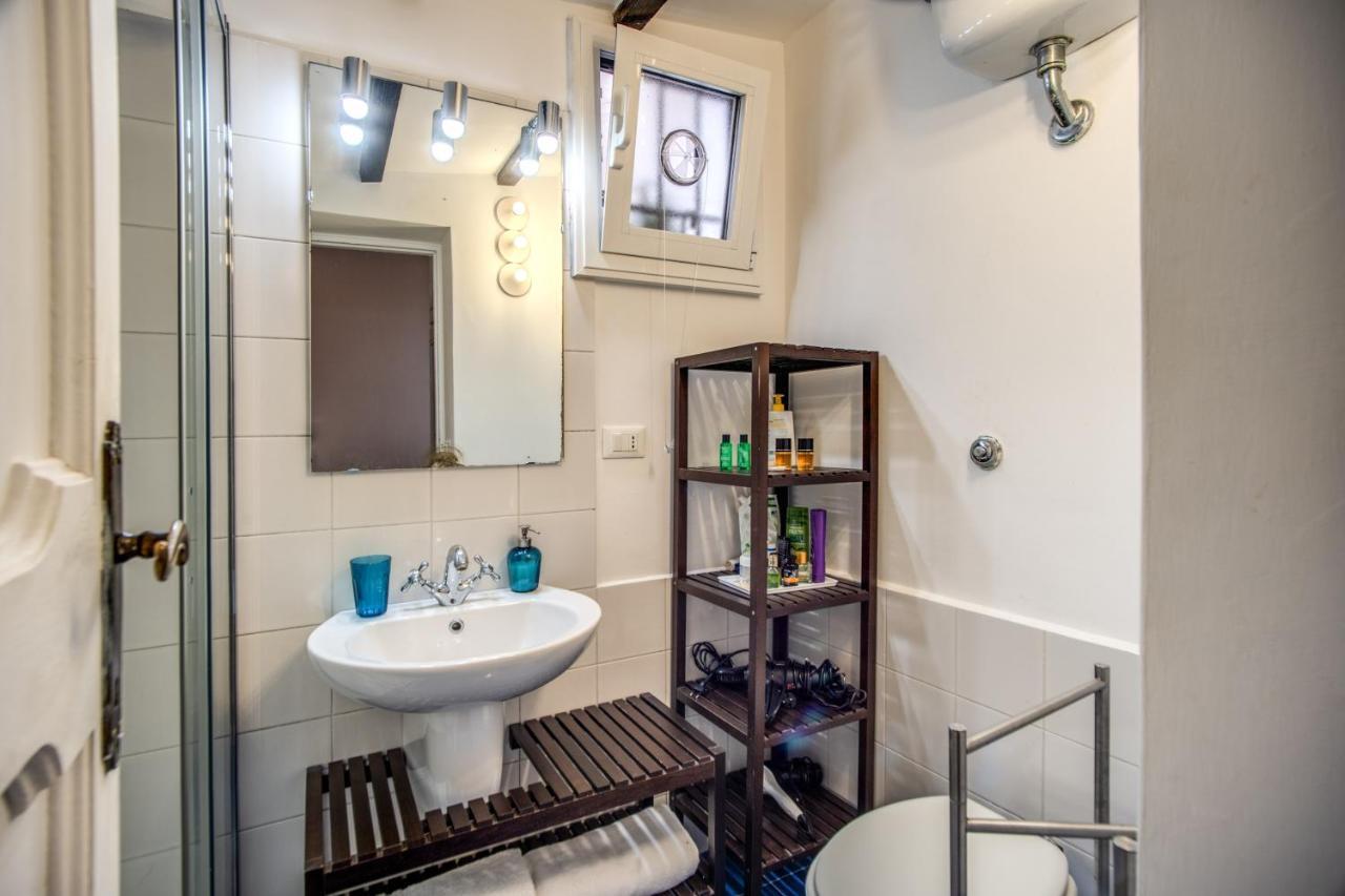Lovely Flat In The Heart Of Trastevere ローマ エクステリア 写真